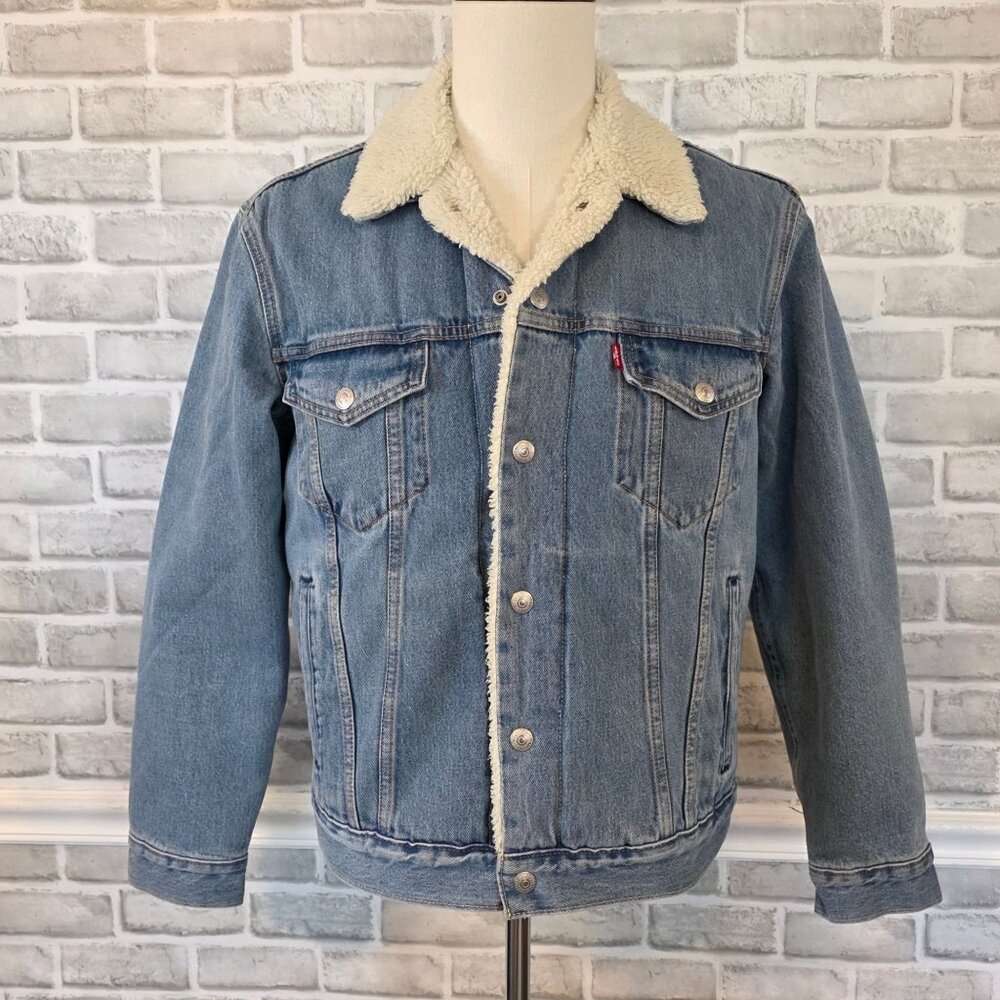 Levi’s Type 3 Sherpa Trucker Jacket Men’s Small Standard Fit Light Wash Jean Coa